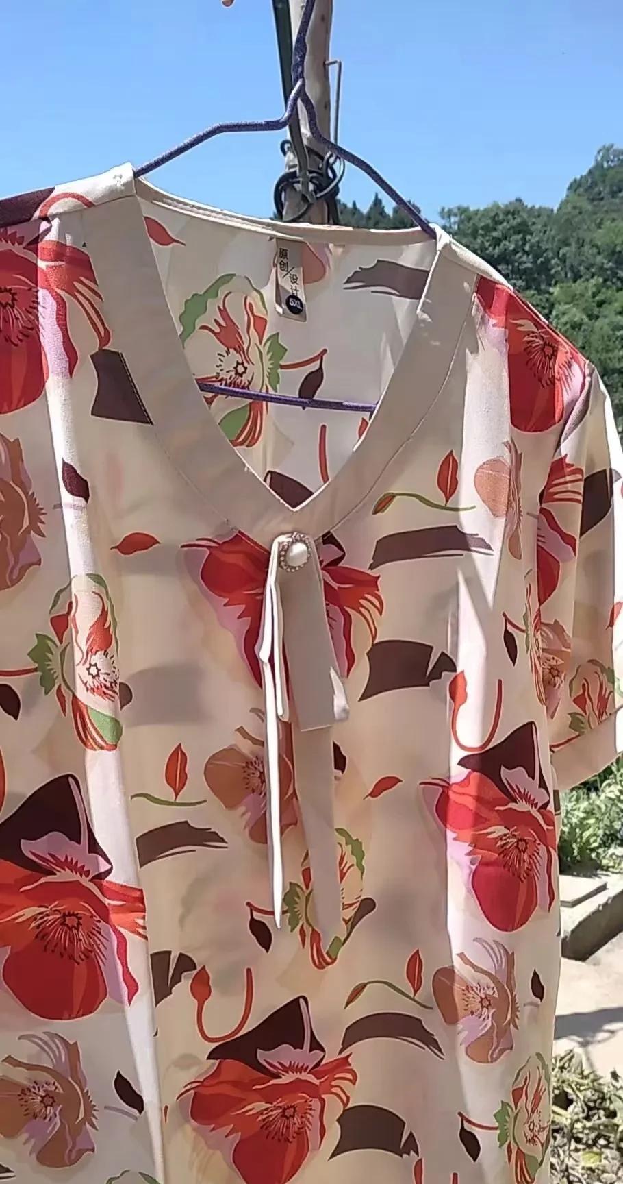 如果以后我再给婆婆买衣服，那我就改姓。以前刚跟我老公结婚的时候，我就经常给