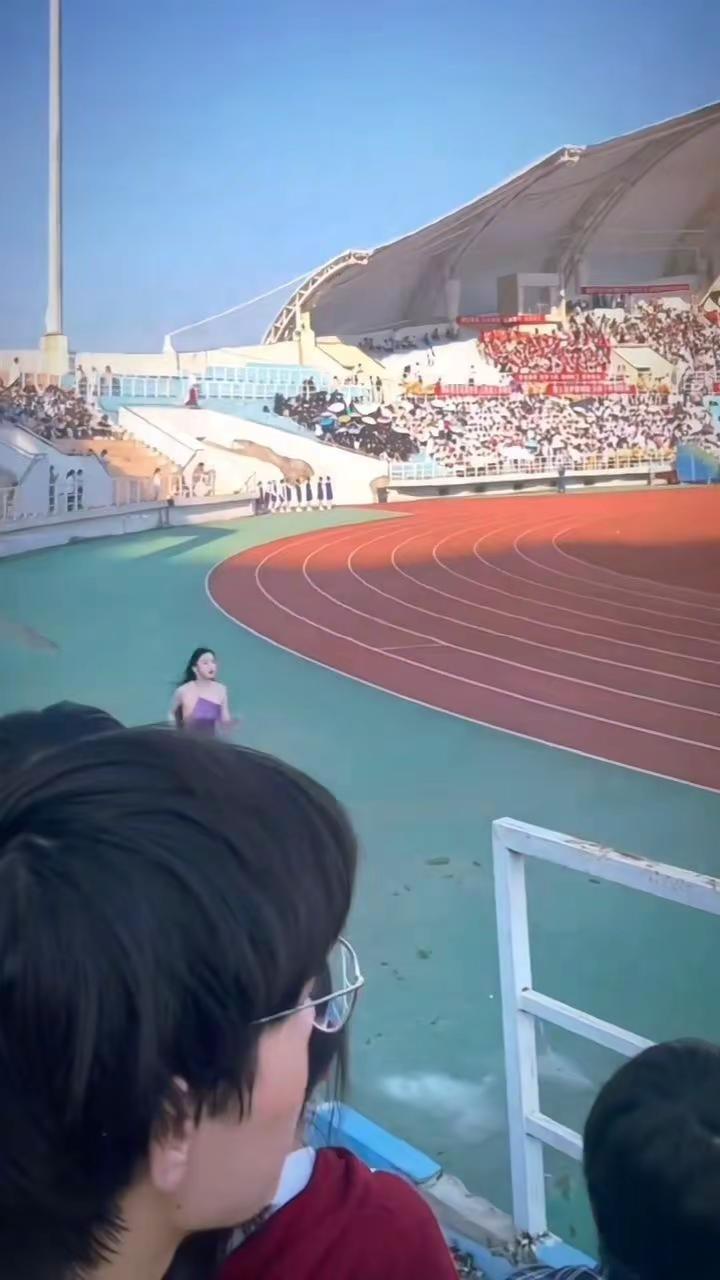 学姐参加运动会迟到短短几秒却跑进了全校男孩心理大学四年