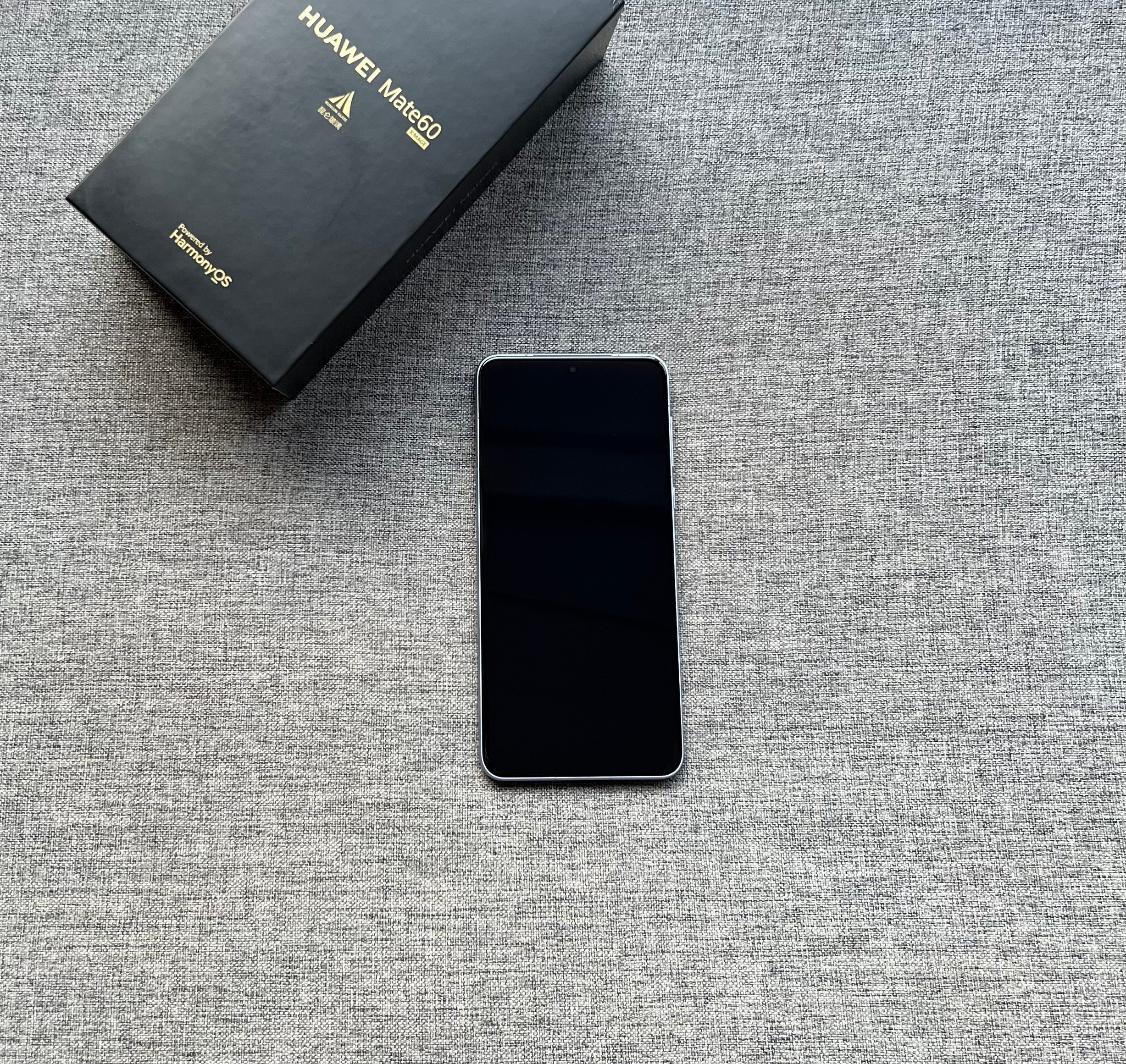 华为Mate6012+512G南糯紫，屏幕完美，外壳小划痕+掉漆，🔋效率8