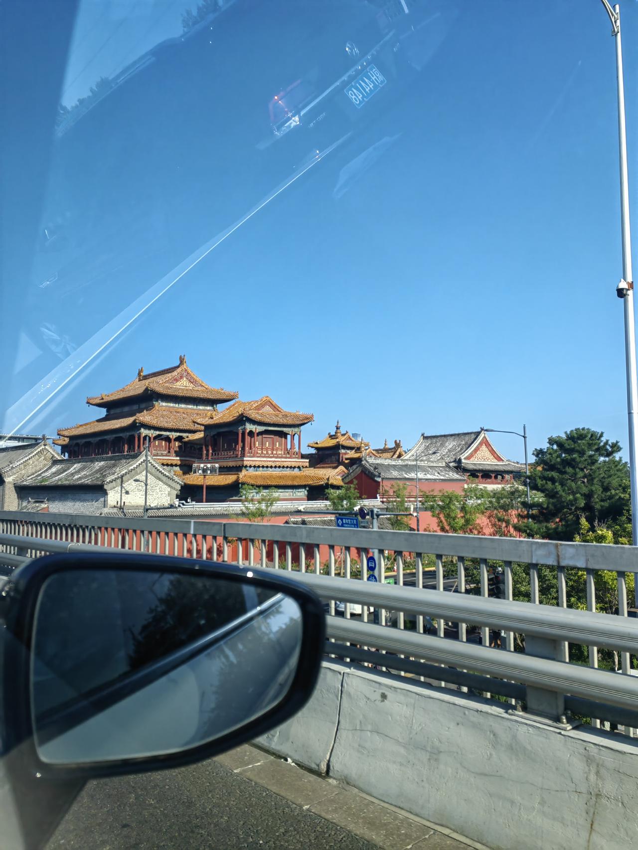 老公去见了他的高中女同学——某大学的硕士生导师。事后说起他只剩羡慕！昨天老公