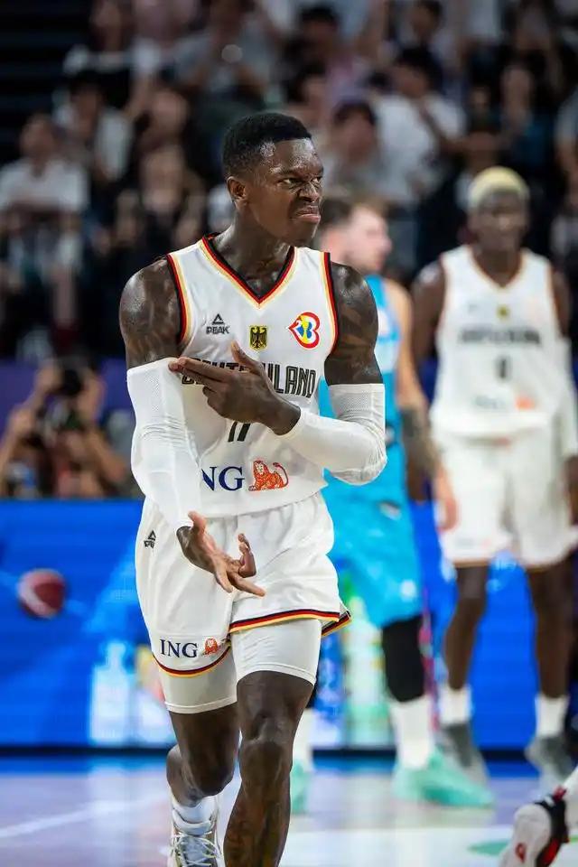 这哪是换队，这是捡着金饭碗了！  丹尼斯·施罗德这波，我算看明白了。前脚还