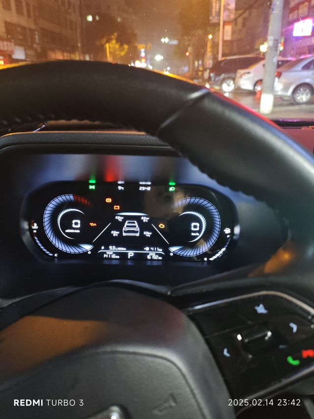 第4代吉利帝豪2022款今天早上启动车辆之后，挂到R档，松开了驻车器，倒车的时