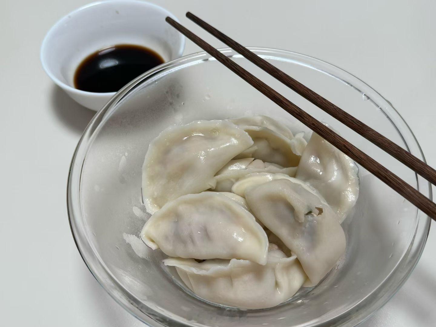 朋友圈里的晚餐太丰盛了各种各样的饺子都吃上了冬至饺子