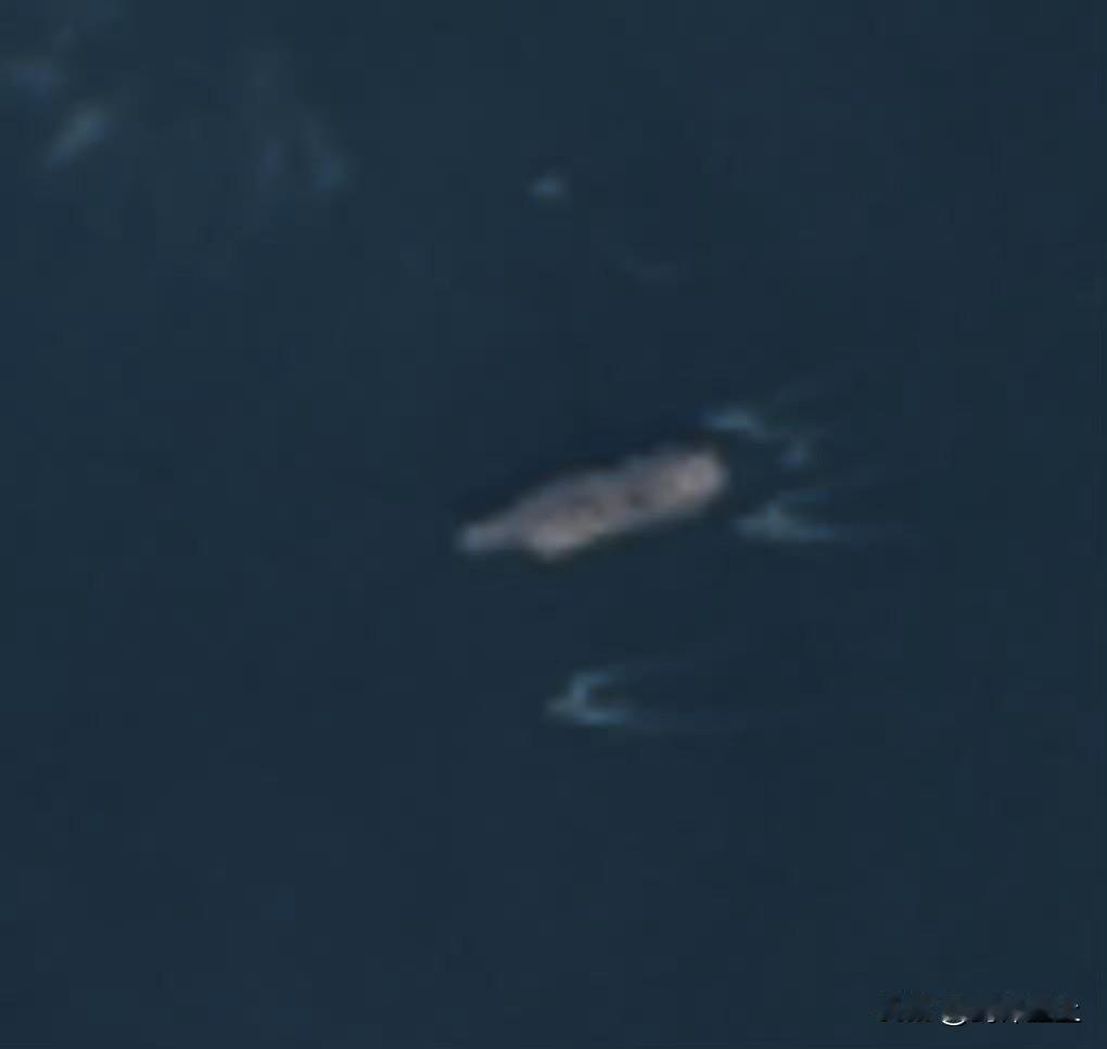 福建舰速度挺快，没有像之前预想的回江南厂，而是去青岛了现在已经和先期回港的辽宁