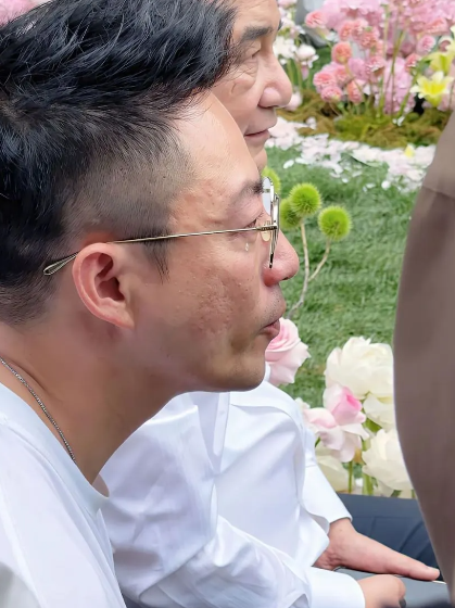 快50岁的汪小菲近照曝光，让我明白了一个道理，男人绝对不可以不在乎自己的脸