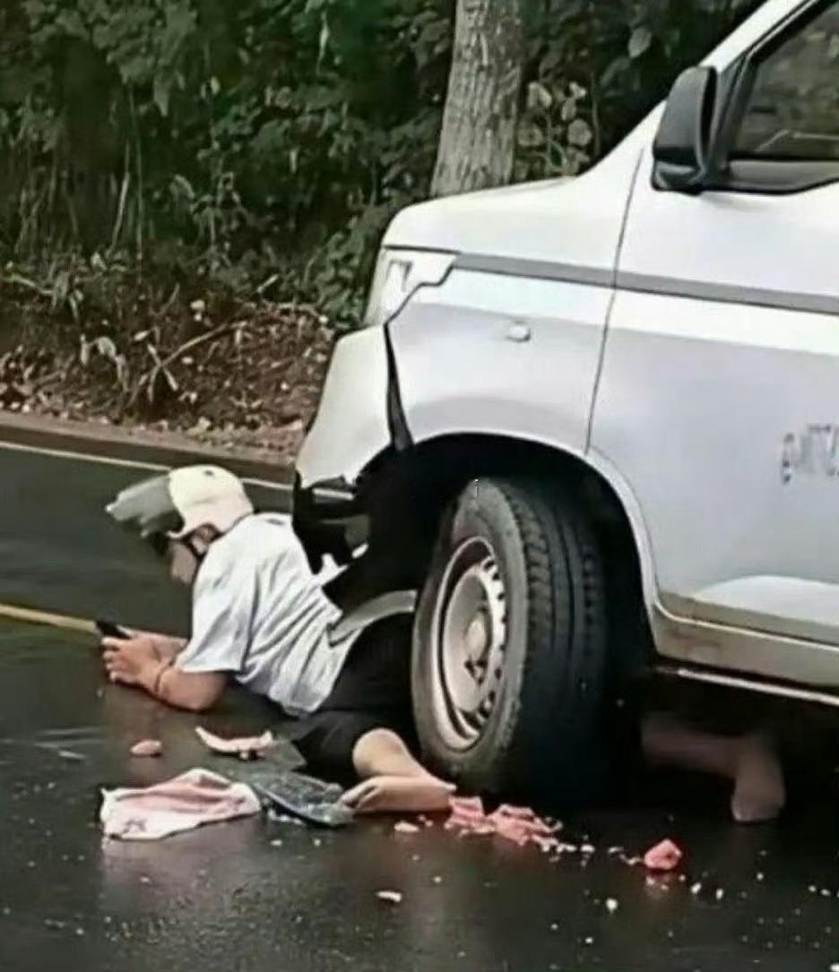 大哥看似平静，其实已经在选车了吧