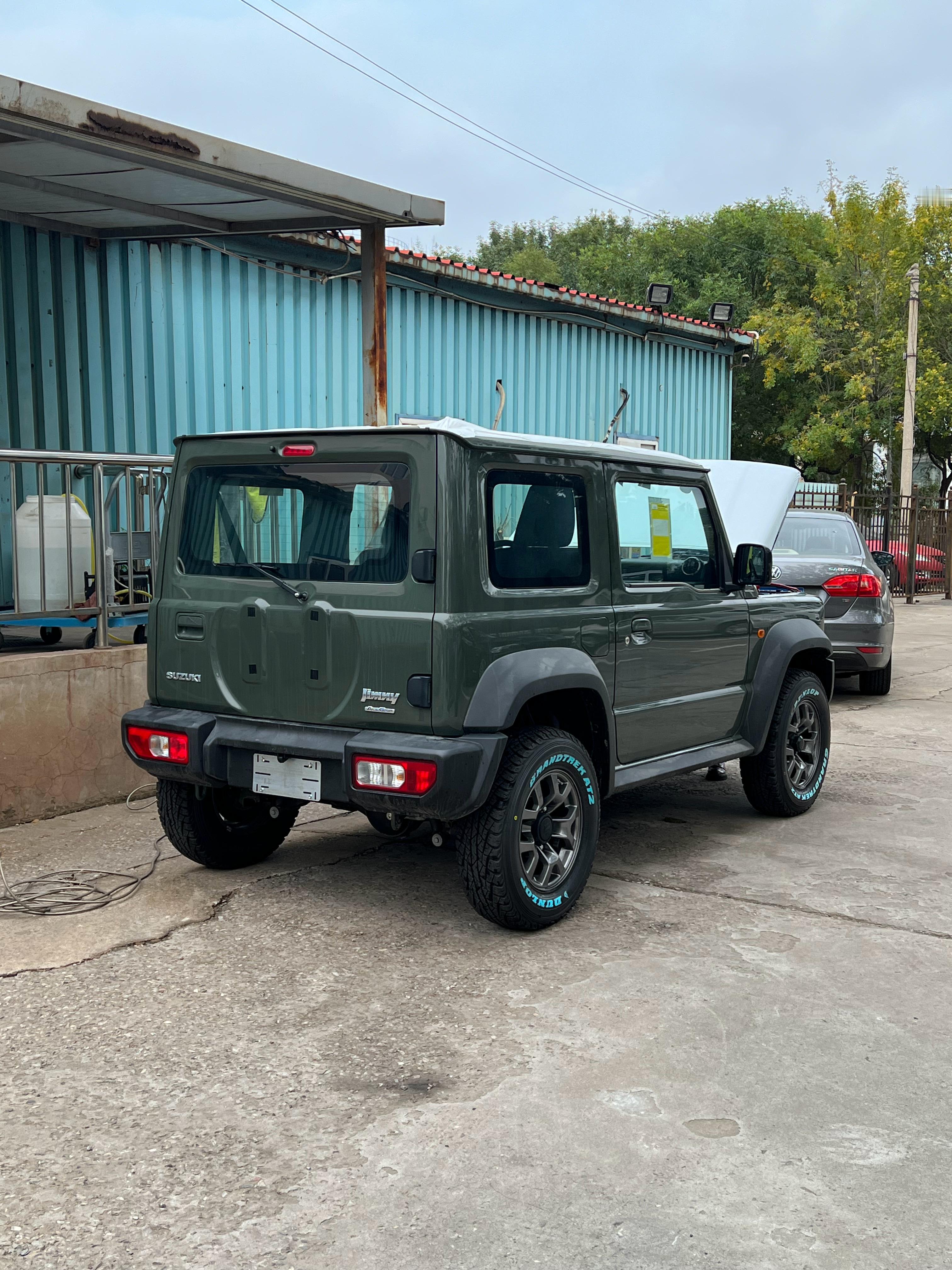 每次卖这个车，都想笑2025年了，铃木吉姆尼1.5自然吸气，98马力，4档自动变