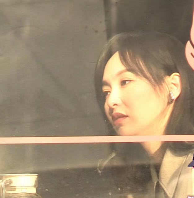 唐嫣，冲上热搜！4月21日下午，唐嫣冲上热搜，说起来，她已经好一阵子没上热搜