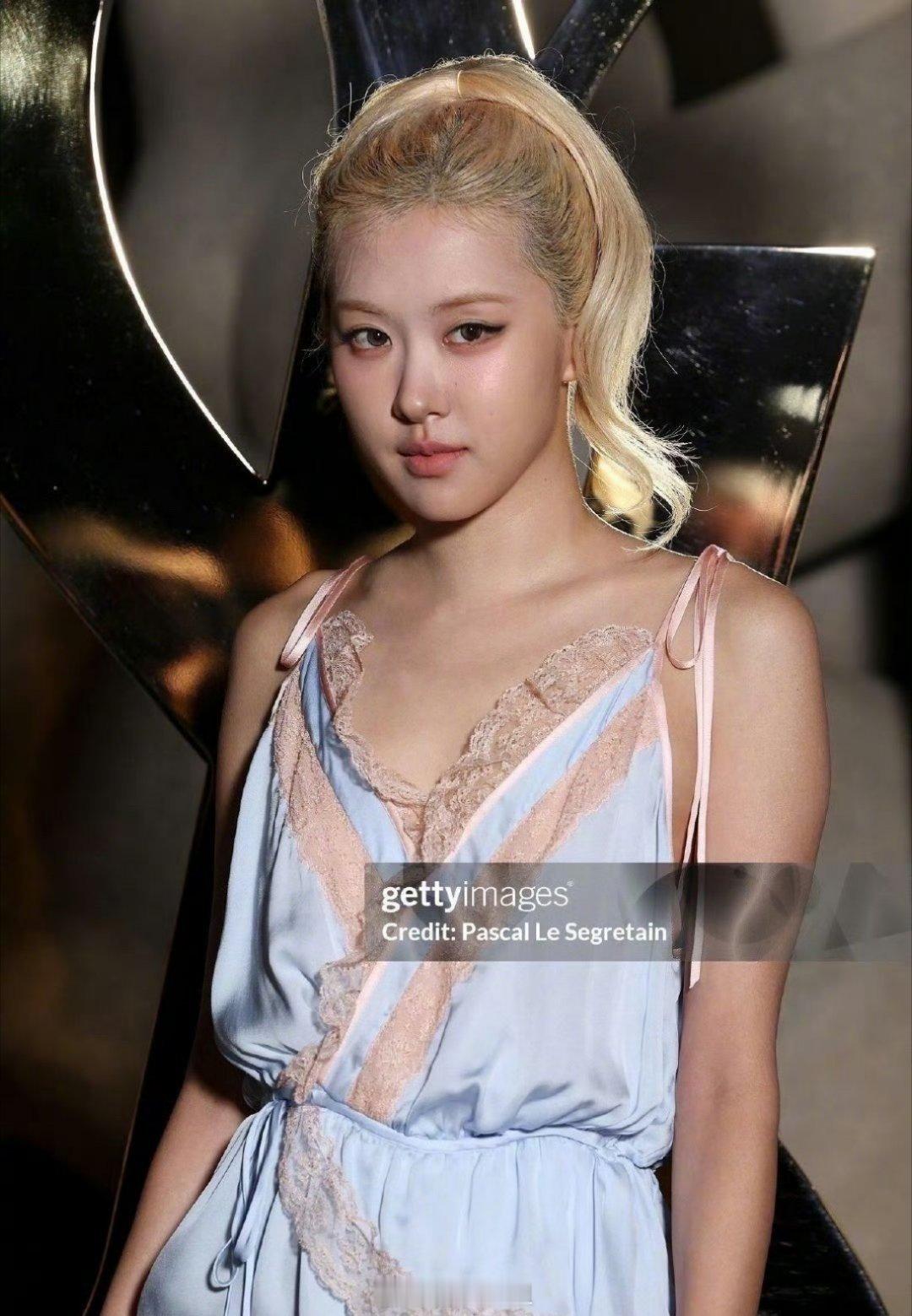 朴彩英、Lisa、金智秀的时装周秀场生图来了，同一个组合出来的成员，客观评价一