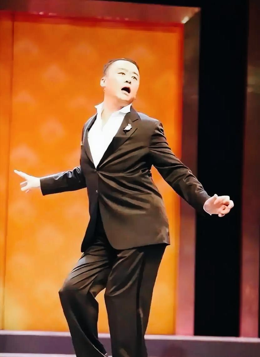 当年周立波有多风光？靠“海派清口”一炮而红，《壹周立波秀》火遍全国，巅峰期年收入