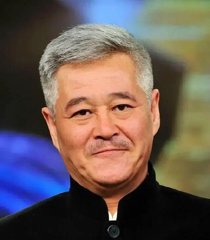 春晚导演组至今留着赵本山号码。但2023年他挂电话前说了句：“安全？安全演