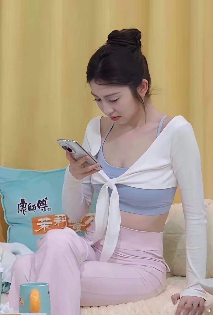 长得那么漂亮，可惜一直火不起来。​​​