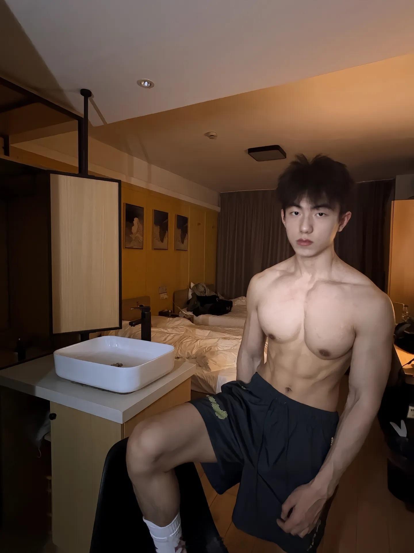 05体育生男大