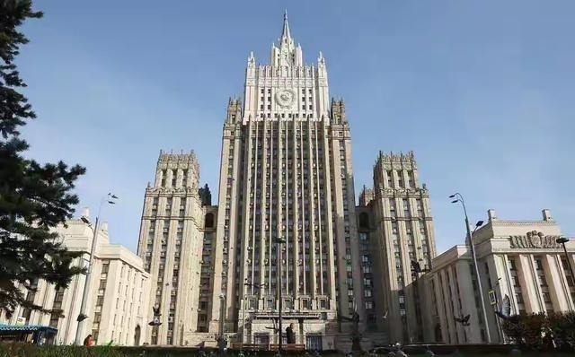 伊朗遭遇最狠空袭，俄罗斯出手了！你没有看错，俄罗斯是在忍无可忍，面对美以突然空袭