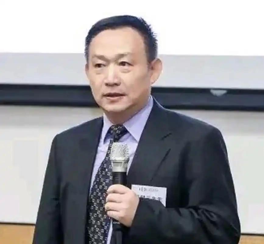 卢麒元深夜写下十六个字，我读完一夜没睡：这不是一个人的呐喊，是一代人的答卷"