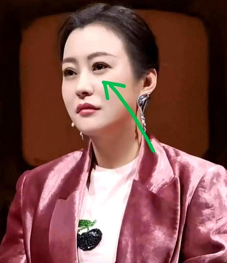 郝蕾曾经说过一句话她说她非常羡慕张子枫不是羡慕张子枫年少成名，而是羡慕张