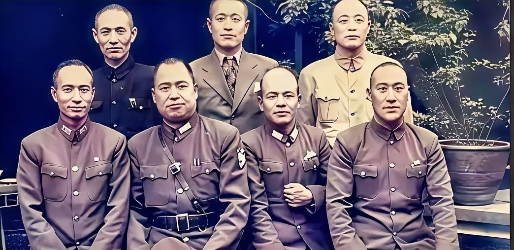 1975年4月，蒋介石病死，在香港的关麟征非常悲痛，带着妻子去吊唁。一下飞机，黄