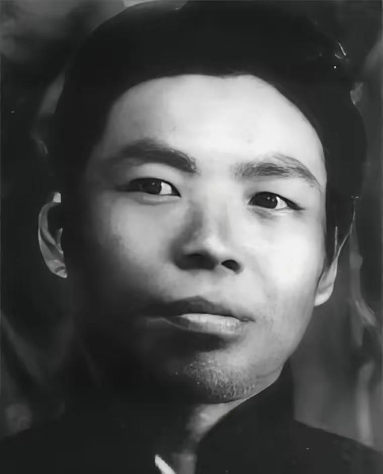 照片上这位宣侠父！又名尧火，号剑魂，浙江诸暨人。中国共产党早期的优秀党员