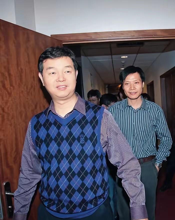 一个是开发了WPS，一个是破解了WPS。求伯君最大的人生财富就是遇到并重用了雷