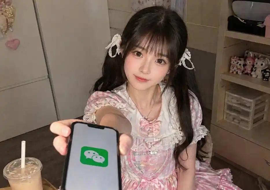 爆火的“崩老头”，真的破防了。别误会，这里的“老头”，特指被生活压得喘不过气的