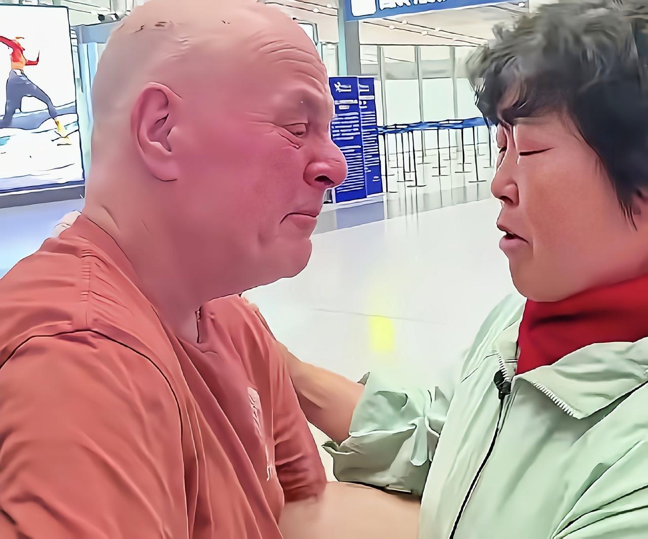 赛考斯哭着告别殷玉珍从内蒙追到机场，一段跨国治沙情缘圆满落幕9月1号晚上北京首