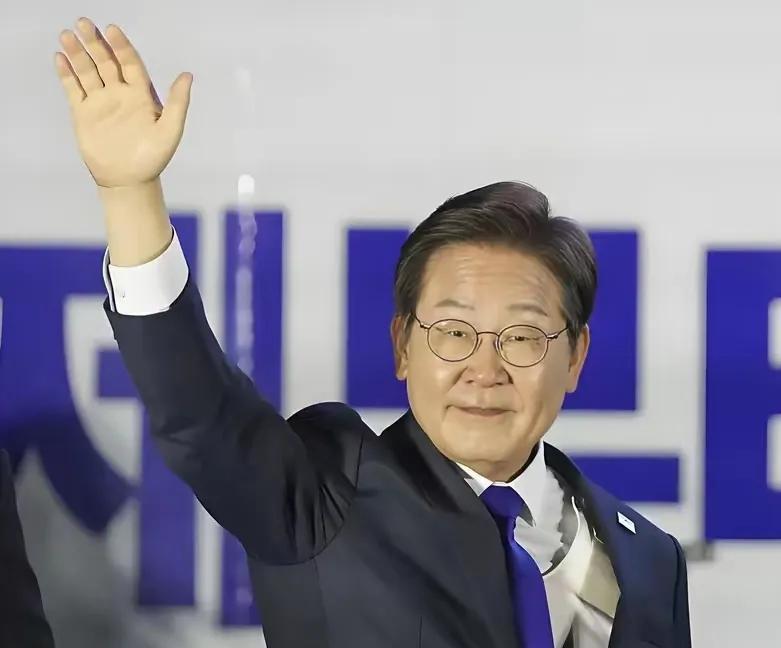 李在明国会演讲遇冷，本想以和平方式通过预算案，结果成了所提拔国务总理金珉锡的声讨
