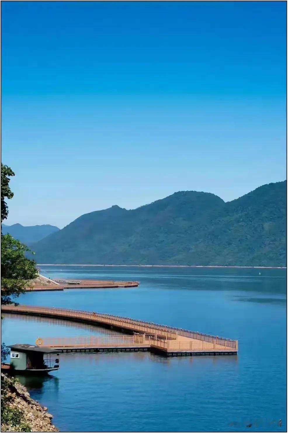 一位医学博士曾说：“你就高高兴兴地活着，没心没肺地活着，不要脸不要皮地活着，过去
