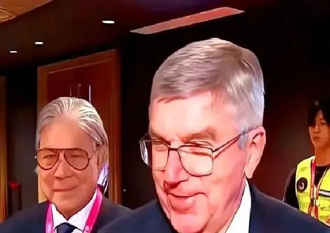 裁判打分会呼吸。巴黎奥运还没开始，规则已经“精确制导”了。看看体操单杠。国