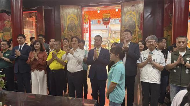赖清德6日上午赴基隆市七堵庆济宫参拜，并借庙方的会议室与基隆市的党公职进行座谈，