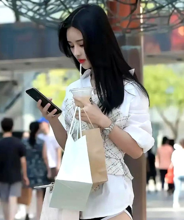 我之前处过一个女朋友小孟，是个未婚的大姑娘，号称自己是绝对纯洁的女孩，没有性经历