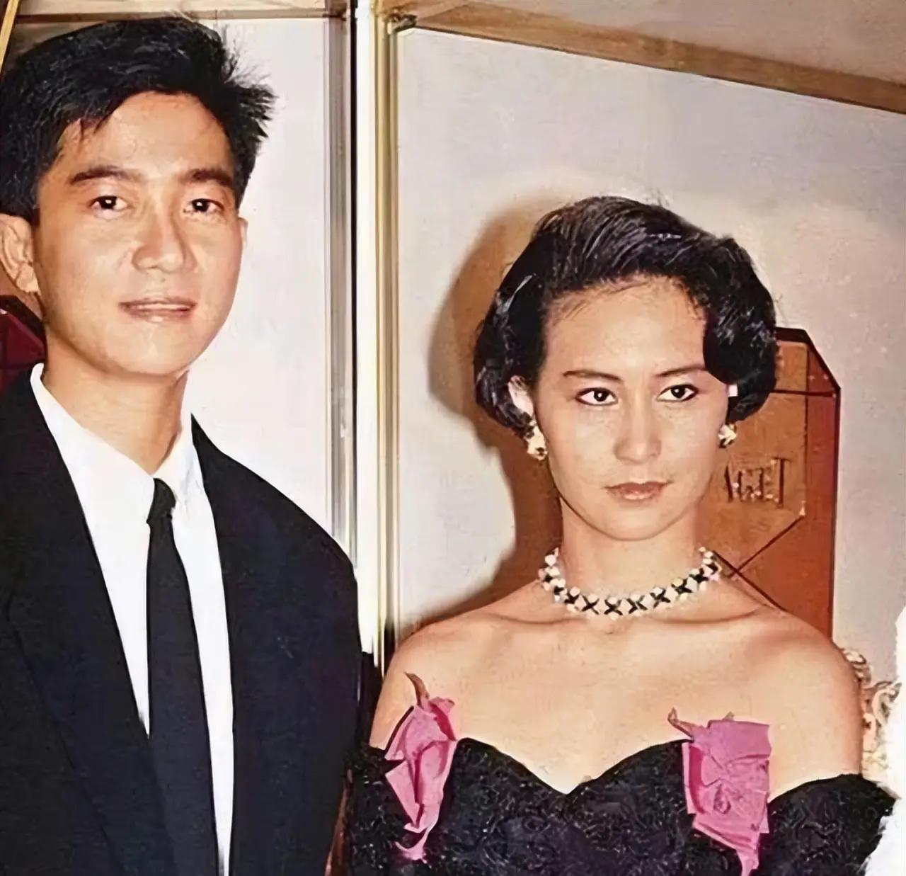 29年，3600万，没人知道，直到陈百强母亲去世，银行记录才揭开谜底：每月10万