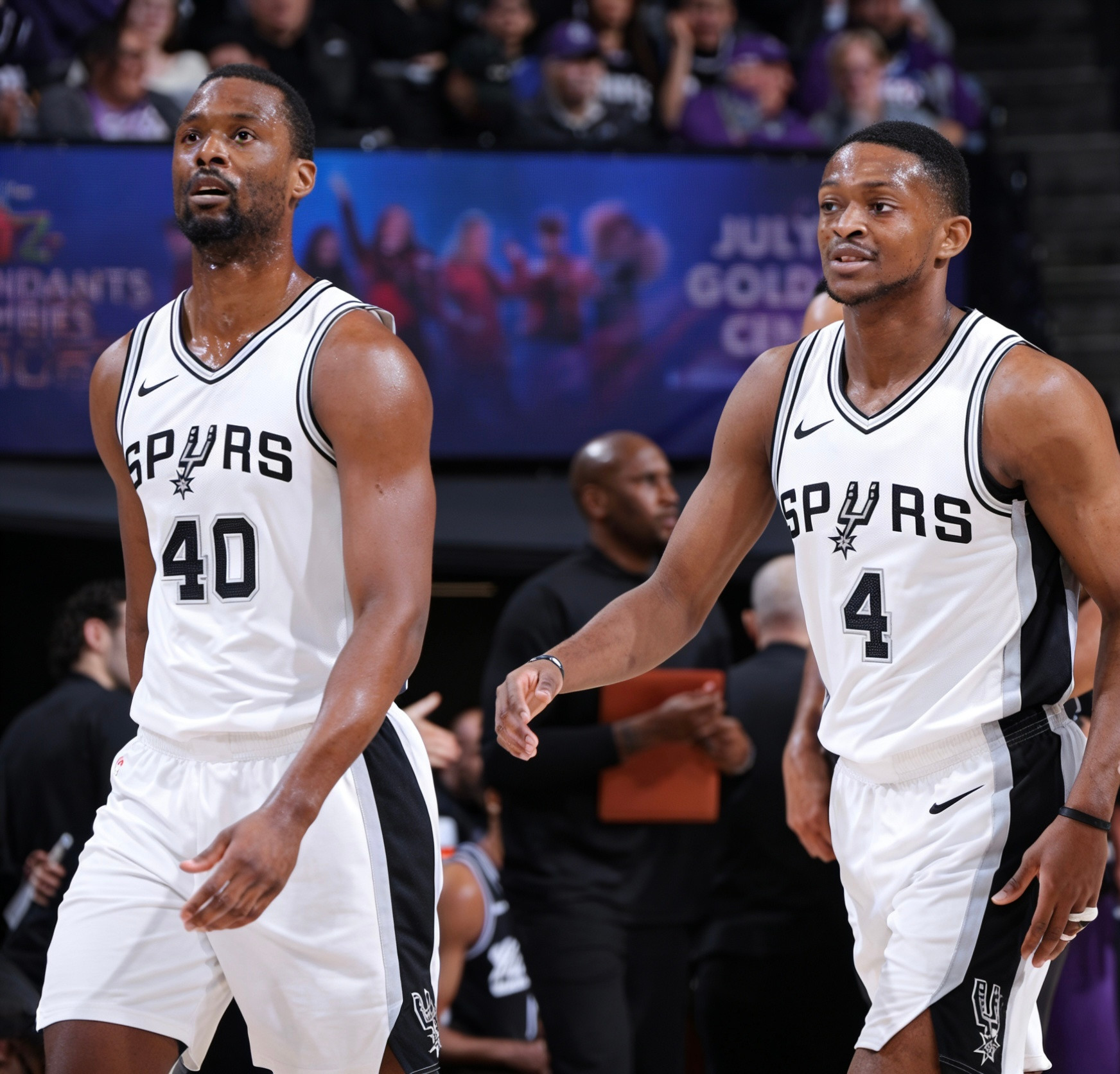 福克斯谈到将和巴恩斯一起在马刺打进季后赛以及球队缺少经验的话题“这是我们的目标之