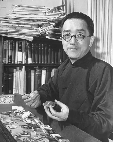 1948年，胡适收到最后通牒：只要不跟蒋介石走，仍可担任北大校长一职。毛主席也说
