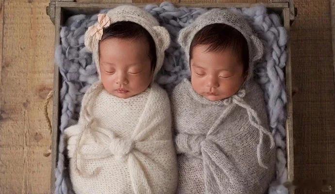 张雨绮曾晒孕照和出生证明杨天真晒过张雨绮的大肚照啊！这个孕肚我看着挺真的啊😧怎