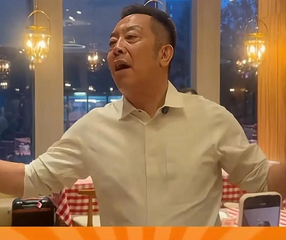 西贝的公关不简单啊！看到一个神评:老罗也没有掀他衣服，就说了他衣服难看，然后