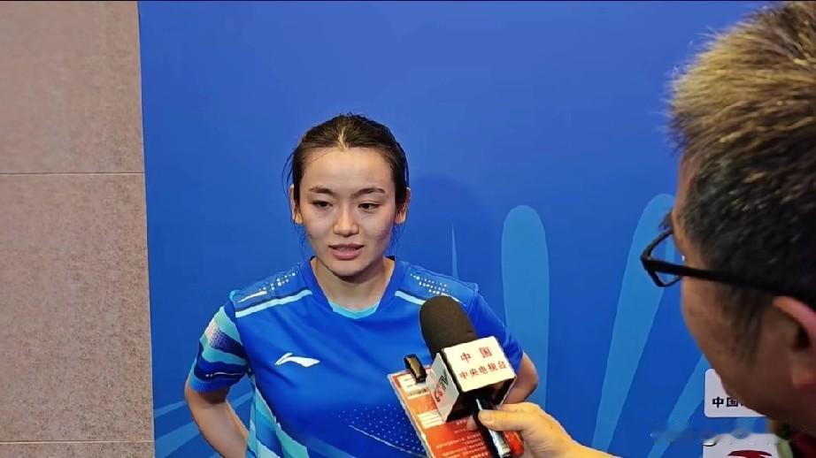 李武军老师问刘斐:下一场就是面对莎莎了，你做了哪些准备？刘斐苦笑一下，接着就