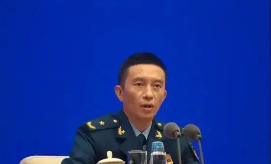 此次阅兵如期举行，可令人意外的是，国务院官宣了一个前所未有的消息，不是说装备，也