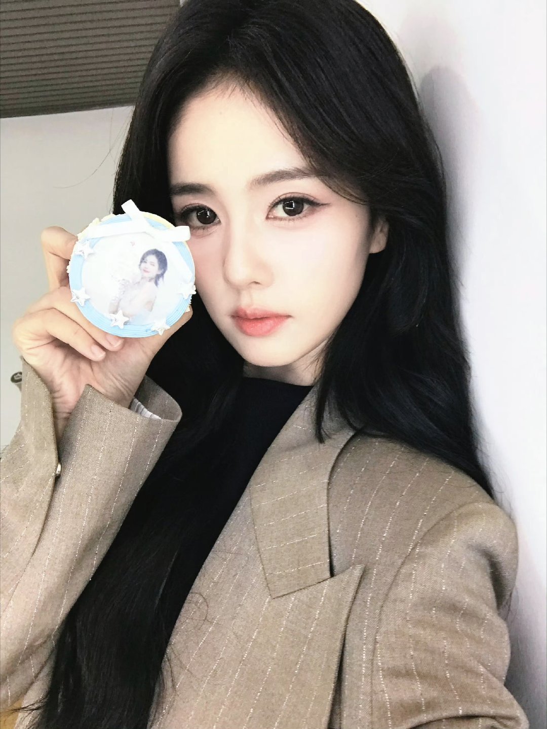 白鹿吃个小蛋糕白鹿​​​​