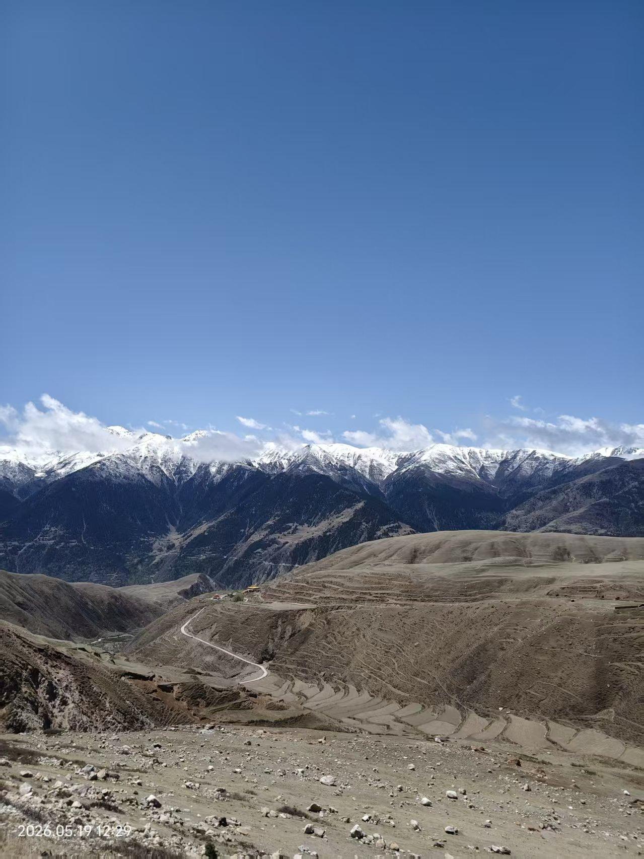 真心话茶局川西原生态旅游就是自驾游，自己找路线，不要去景区，实际上川西路上的风景