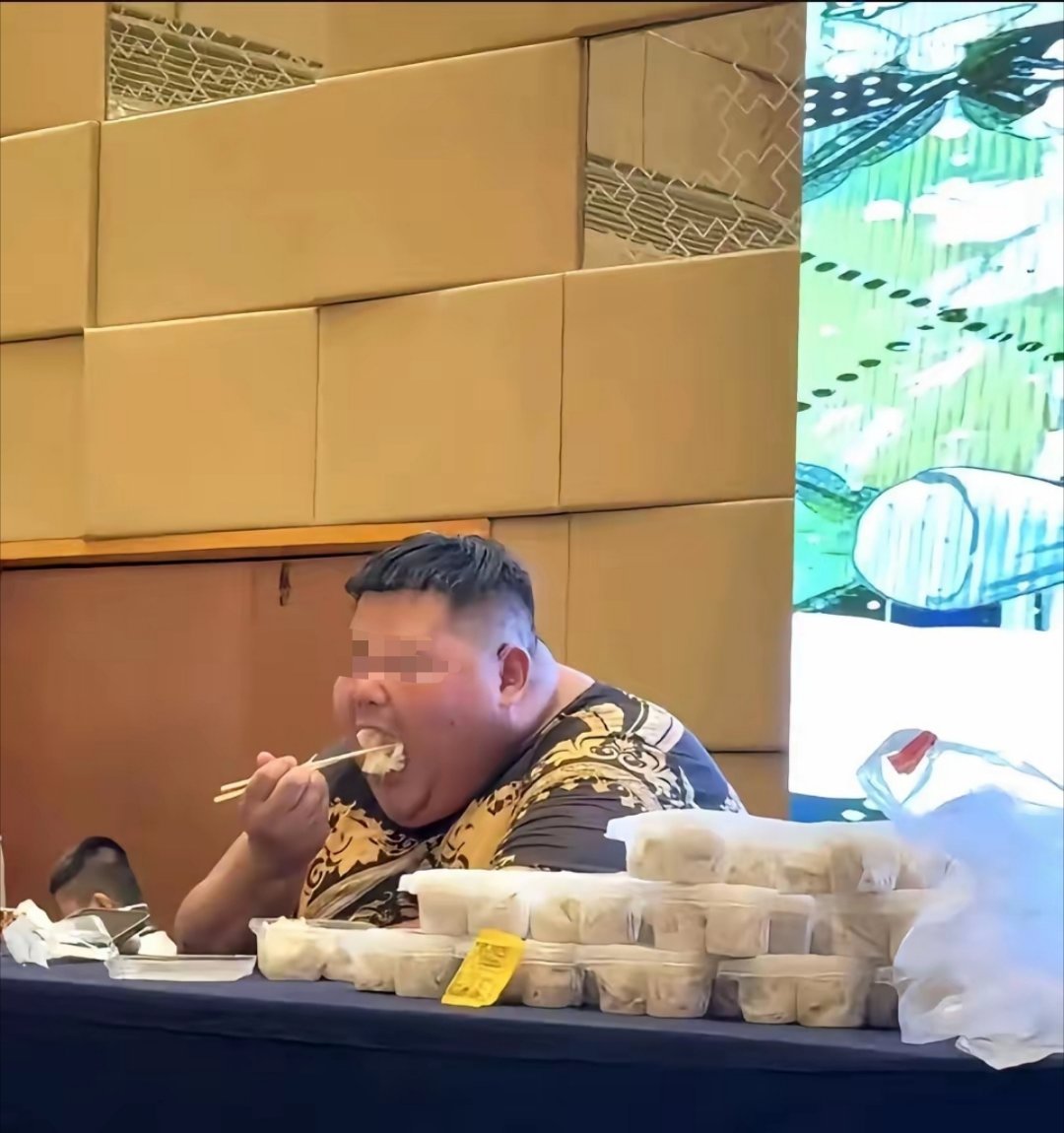 一顿饭10盒水饺饭量太顶了，秒杀一切大胃王