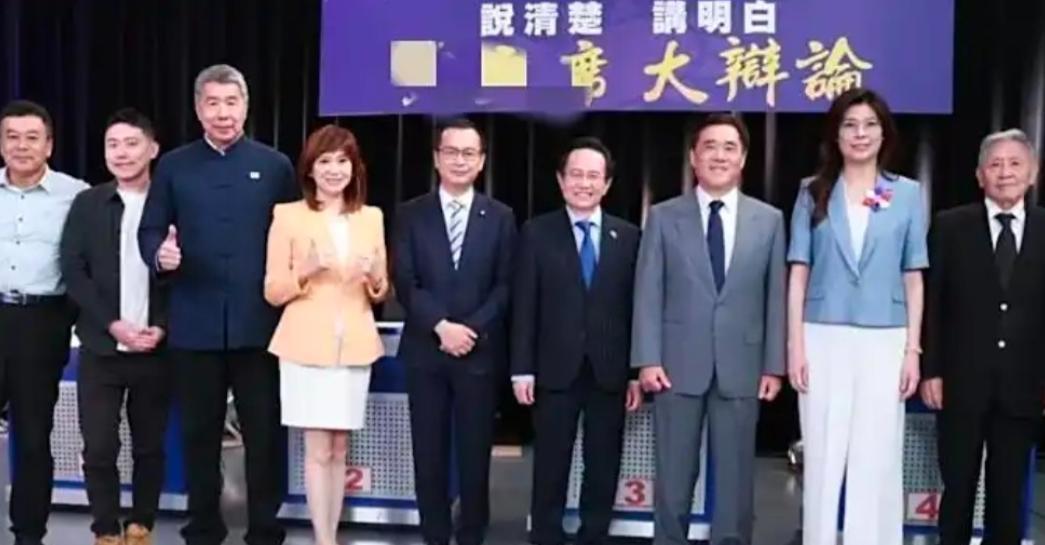 张亚中揭郑丽文老底时说郑丽文在民进党时因为“舔耳案”被赶出来，这说的就是当年