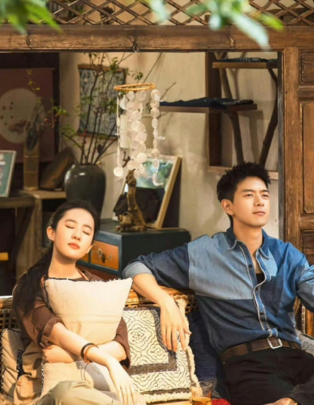 李现真的是二搭的神据说《去有风的地方》计划要拍第二季了，目前在协调刘亦菲和李现