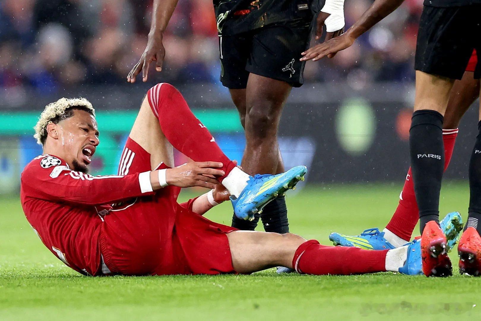 法国队主教练德尚谈及埃基蒂克缺席世界杯时表示：“埃基蒂克在周二晚上对阵巴黎圣日