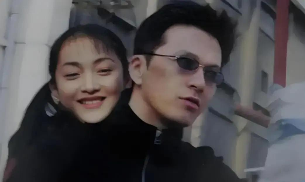周迅前男友贾宏声趁父母不注意，从14层一跃而下，父母跑下楼时，他已身亡，没想到，周迅听闻后崩溃大哭，
