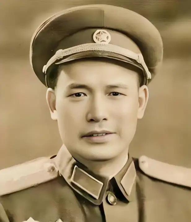 1929年，浙江脚夫叶长庚带两挺重机枪投奔红军，当场拒收500大洋赏钱。此后征战