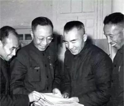 1948年9月28日，寿光的公安战士抓住了一个胖子和几个随员，战士小张对股长王登