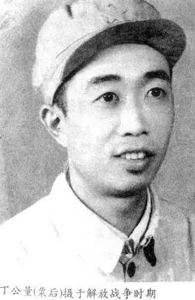 1952年，朝鲜战场上，志愿军抓获了一个间谍，搜身时，志愿军战士在间谍身上一摸，