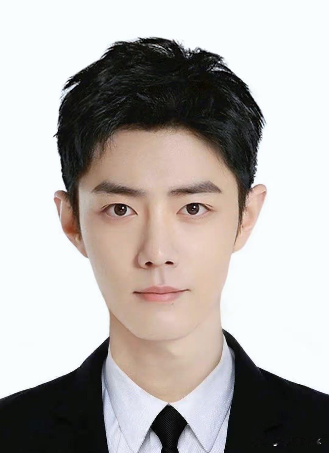 我觉得娱乐圈里，相由心生这话真不是玄学。你看肖战，长了一张标准的“国泰民安脸