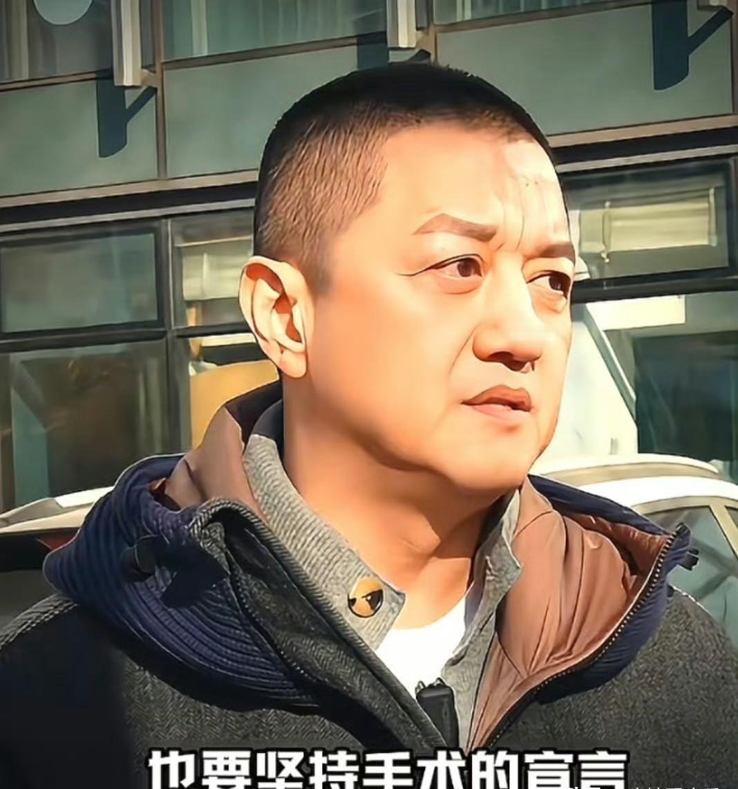 我当时愣了一下，刷到那句话的时候手都停了。她说得很随意，像开玩笑，脸上还有笑意