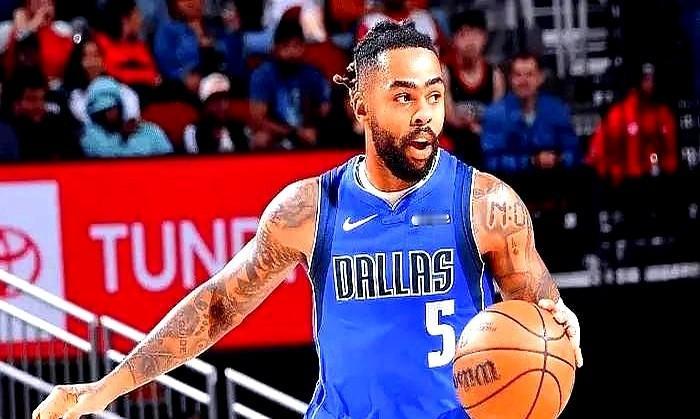 独行侠更衣室，这下真出问题了。队里几个核心球员直接跟管理层告状了，说拉塞尔的